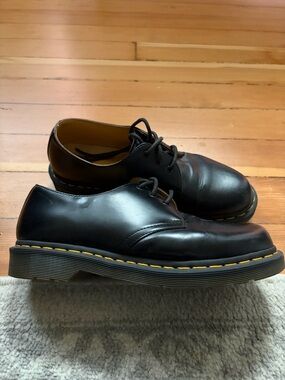 Dr Martens Black Leather Men's Lace-Up Shoes with Yellow Stitching